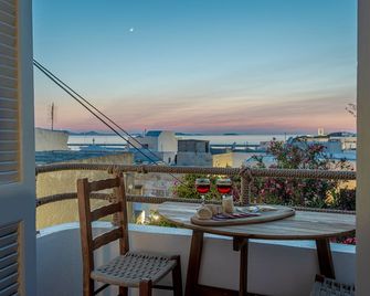 فينيشن سويتس - ناكسوس - شرفة