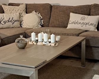 Charming vacation home Emmi, in the beautiful Eifel in Stadtkyll. - Stadtkyll - Sala de estar