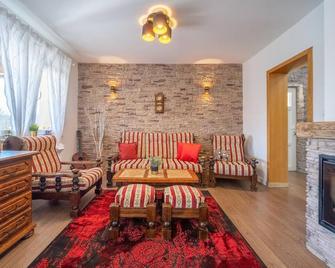 Lovely Home In Hrvatska Kostajnica - Hrvatska Kostajnica - Sala de estar