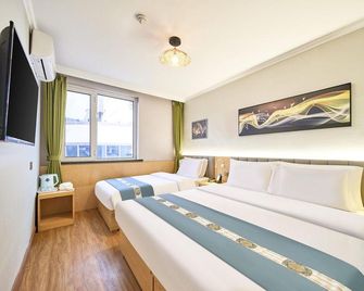 Floral Hotel·Beidaihe shidaiwan hotel - Qinhuangdao - Bedroom