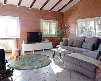 Fantastic house with private swimming pool at 5 km from the sea - Camporosso - Living room