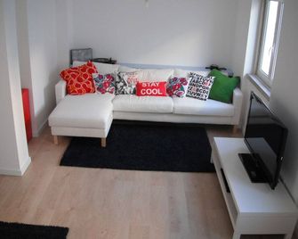 70's Hostel - Ericeira - Living room