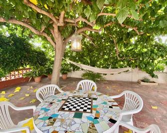 Elga Carob Holidays House By Hlclub Agency - Vilanova i la Geltrú - Patio