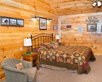 Double cabin with 2 queen beds, 1 king bed, common porch and each unit has a private entrance and bath. - Flintstone - Habitación