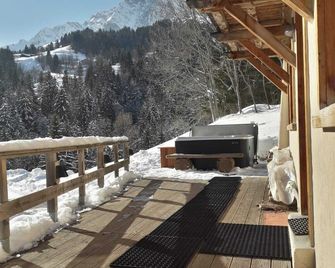 Magnificent Chalet With Spa 3 Bedrooms 6 To 8 People - La Giettaz - Balcon