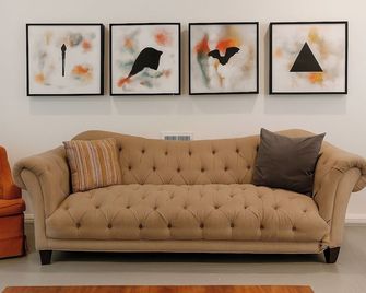 Detroit North End 6br | Pets, Wifi, Parking - Detroit - Living room