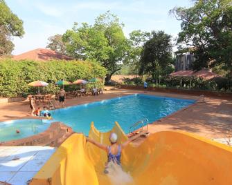Gujarat Bhavan Hotel - Matheran - Pool