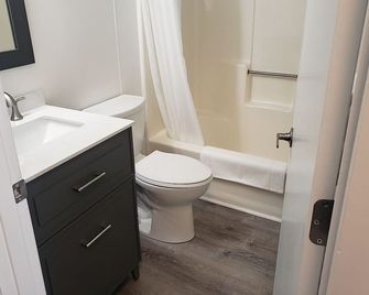 Main Street Motel - Bar Harbor - Bathroom