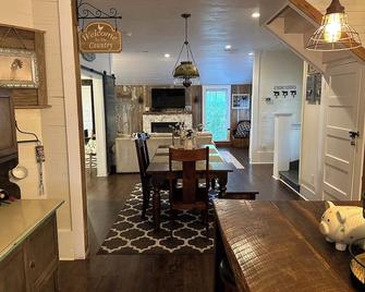 Country Cottage Hideaway near Lynchburg - Lynchburg - Sala pranzo