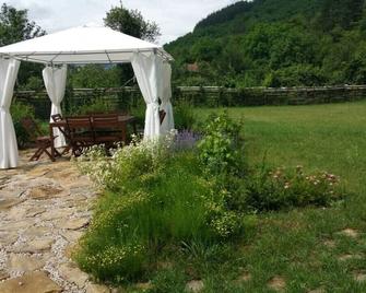 Comfortable Family Villa in a Tranquil Mountain Village - Stakevtsi - Patio