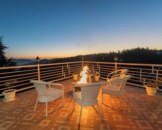The Golden Castle Hotels - Mukteshwar - Balcony