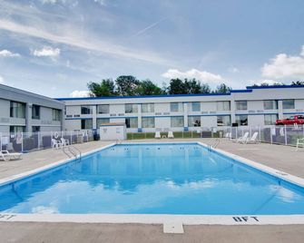 Motel 6 Clarion, Pa - Clarion - Zwembad
