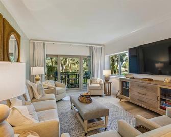 434 Captains Walk- Near Ocean Free Activities Included - Hilton Head Island - Living room