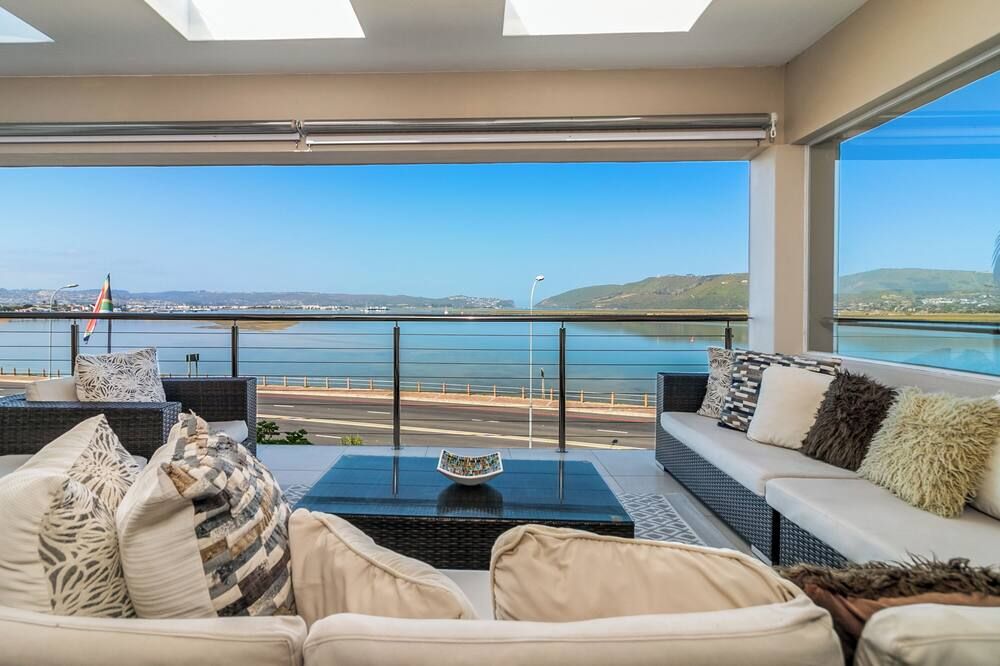 Phoenix Lodge and Waterside Accommodation - קניסנה - מרפסת