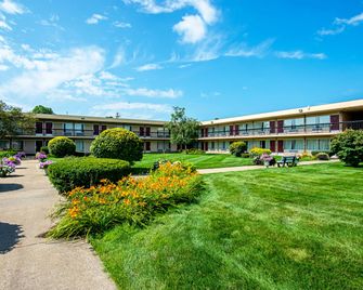 HomeTowne Studios by Red Roof Battle Creek - Battle Creek - Rakennus