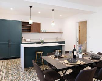 Florette Suite Designer Finish with Stunning Lounge Terrace by ArcoBnb - Floriana - Phòng ăn
