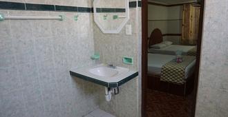 Hotel Real Azteca - Chetumal - Bathroom