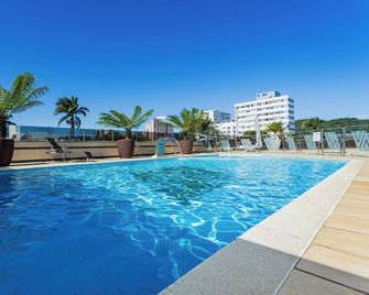 Alven Hotel by Slaviero Hotéis - Joinville - Pileta