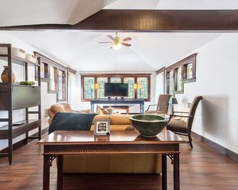 Historic Dallas Private Retreat Near Downtown! - Dallas - Huiskamer