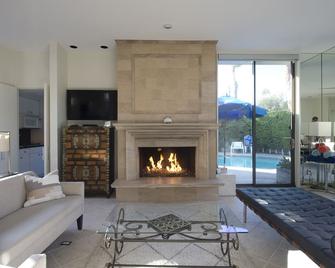 Feel Like A Movie Star In This Bungalow Of Hollywood Royalty - Palm Springs - Sala de estar