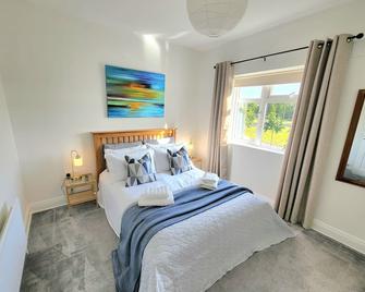 Welcome to our family home in the bustling seaside town of Dungarvan. - Dungarvan - Bedroom