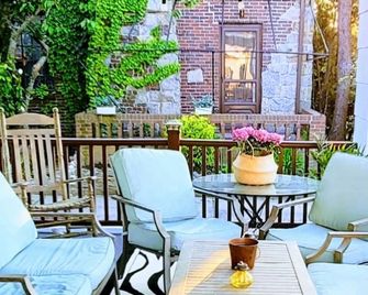 Sandybeachhouselbny Steps To Beach, Train & Eats beachside - Long Beach - Patio