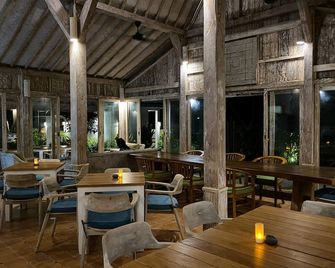 Wide Sands Beach Retreat - Pekutatan - Restaurante