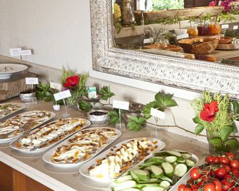 Dionysos - Turunç - Buffet