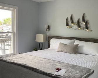 Welcome to Unit #4 The Inn at Buckeye Lake - On the Water! - Millersport - Bedroom
