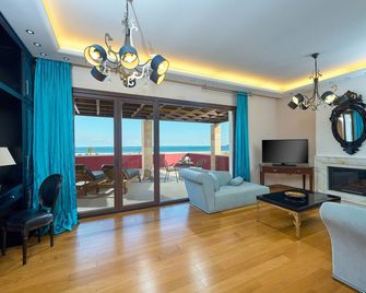 ميديتيرانيان برينسيس - للبالغين فقط - Paralia - غرفة معيشة