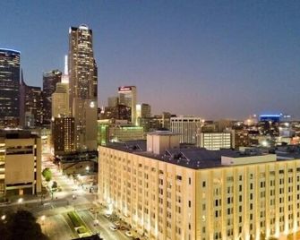 Zen Style 2br/2bth | Pool View | Downtown | Free Valet Parking - Dallas - Vista del exterior