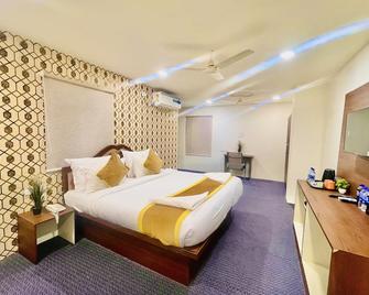Hotel Eagle Grand - Shamshabad - Bedroom