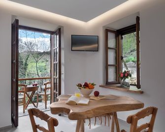 Palios Stathmos - Milies - Dining room