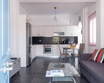Adelphi Apartments - Perissa - Cucina