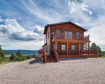 Peaceful Wyoming Cabin w/ Spacious Deck & Wet Bar! - Sundance