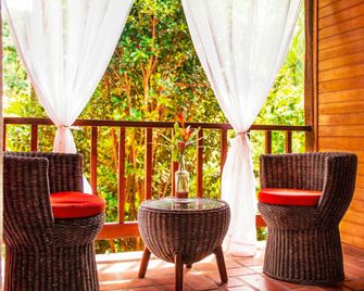 Villa Manakas Pousada - São Sebastião - Balcony
