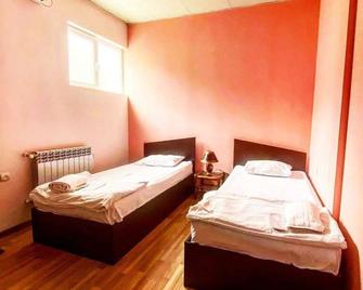 Domino Yerevan Hostel & Tours - Ereván - Habitación