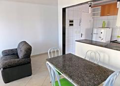 Apt 2 rooms with en suite and Wi-Fi, near the shopping Beach Center - Guarapari - Eetruimte