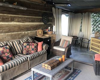 Sunset Log Cabin - Clarksdale - Huiskamer