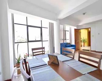 A 3 Cdras del Centro histórico, Amplio y en Piso 2 - Trujillo - Dining room