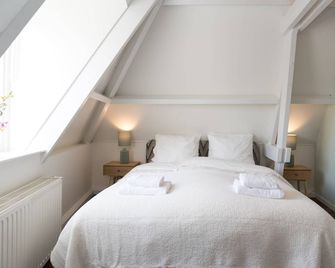 Six Boutique Hotel - Luxury Quadruple Room - Haarlem - Bedroom