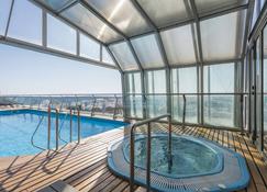 Artiem Apartments - Mahón - Bể bơi
