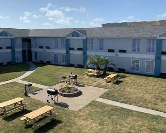 Days Inn by Wyndham Rockport Texas - Rockport - Κτίριο