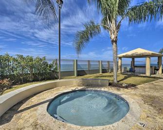 Rincon Penthouse Steps to Private Beach Oasis! - Rincon - Piscina