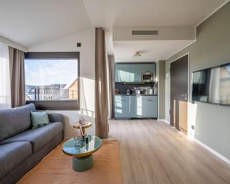 limehome Stuttgart Elsenhansstr - Stuttgart - Living room