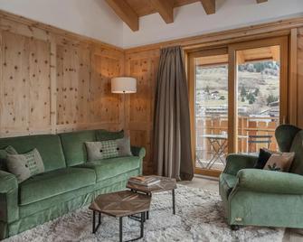 Hotel Baita Dei Pini - Bormio - Olohuone