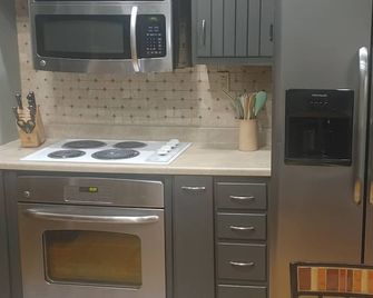 Adorable 1-bedroom apartment with AC in charming Cumberland - Cumberland