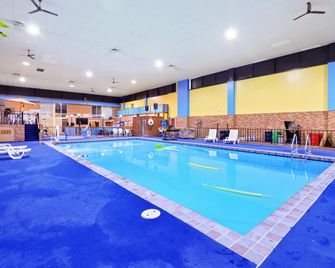 OYO Hotel Goodland Ks Hwy 24 - Goodland - Piscina