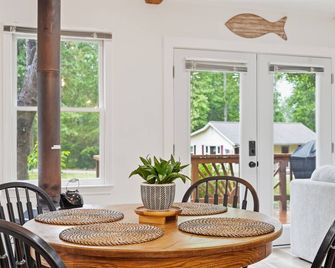 3 Min Walk to lake! The Getaway-Games-Fire pit - Spotsylvania - Comedor