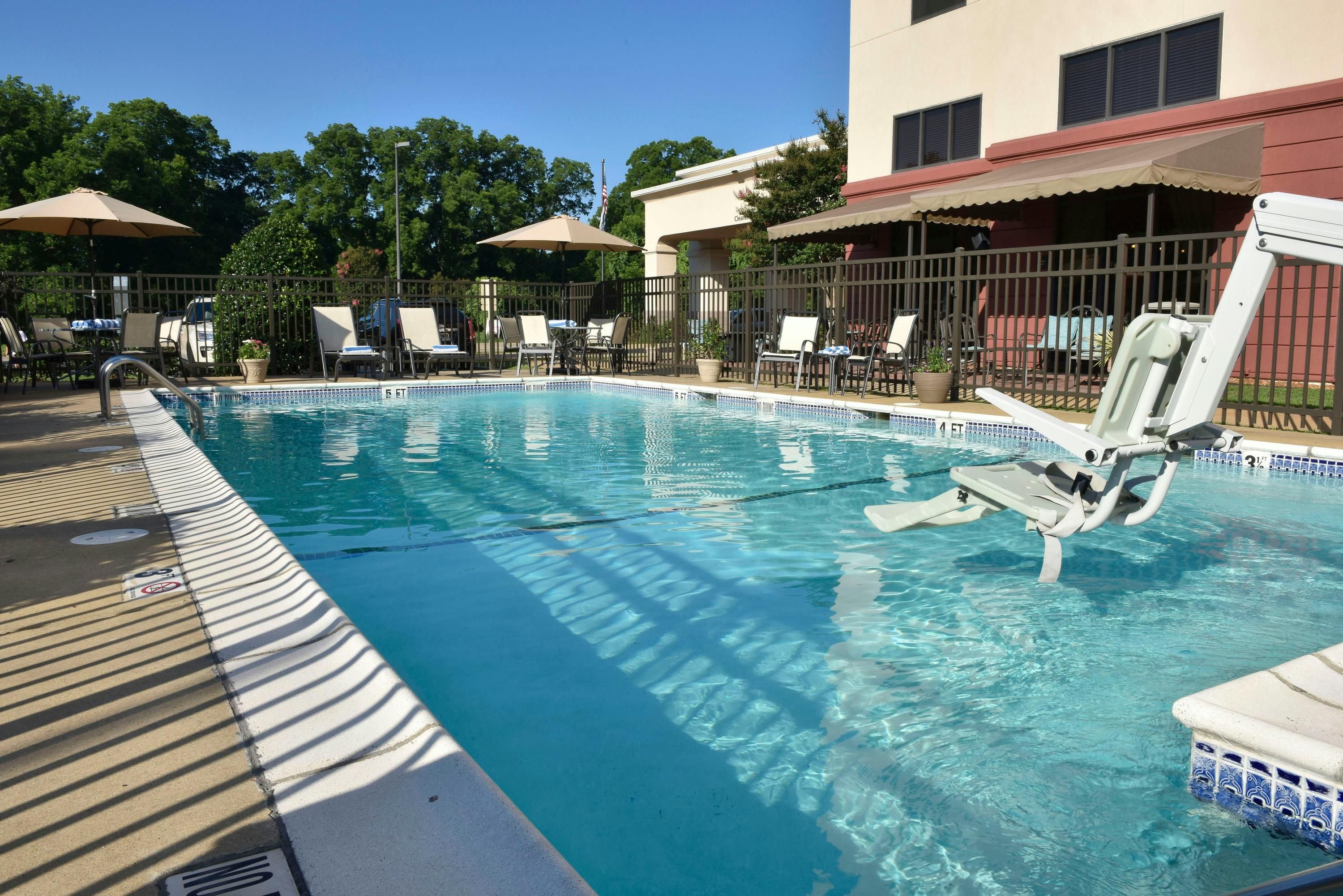 Hampton Inn & Suites Alexandria - Alexandria - Piscina